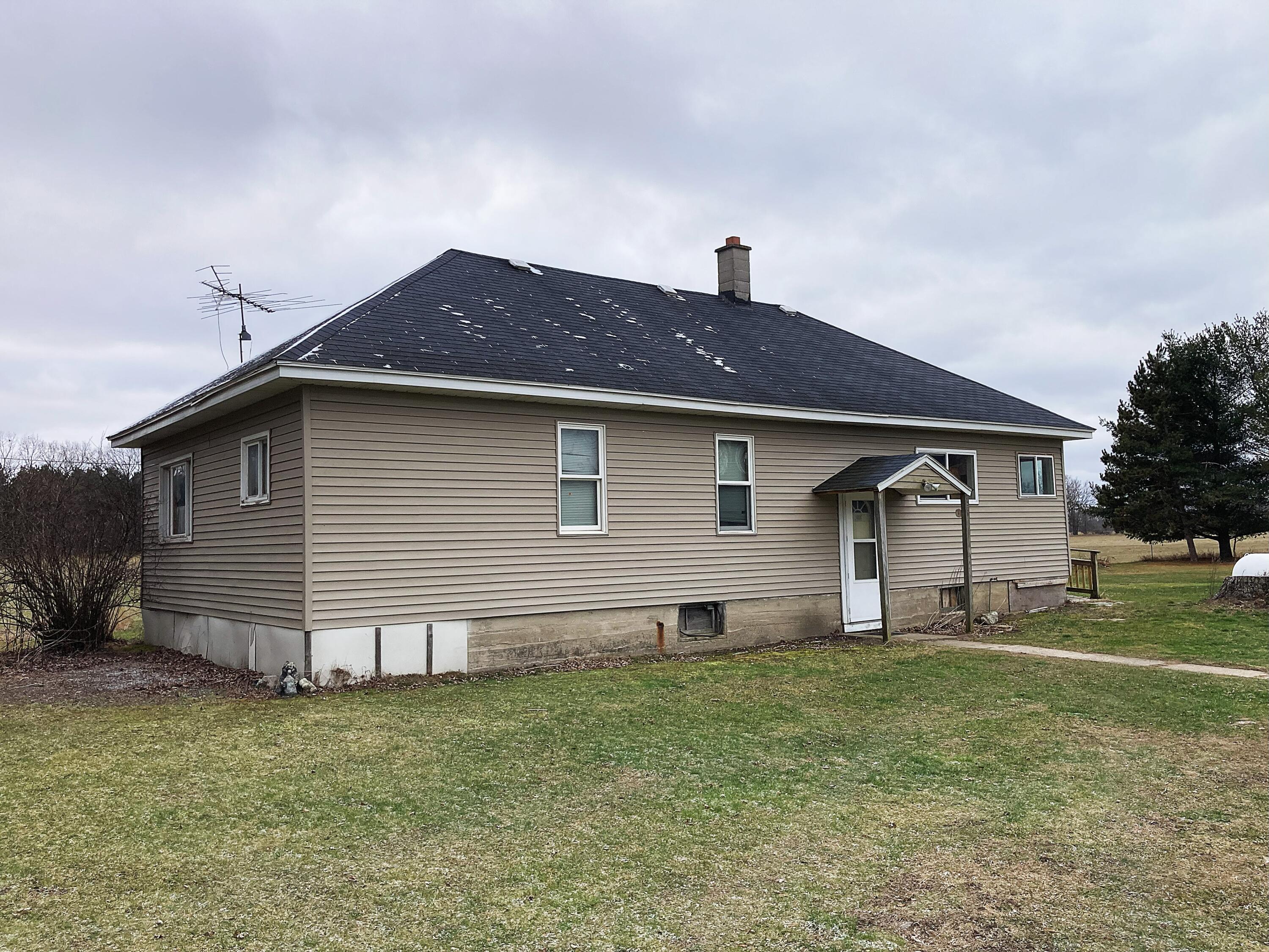 4424 Tow Road Sheridan, MI 48884 - Photo 1 of 14 Front of home