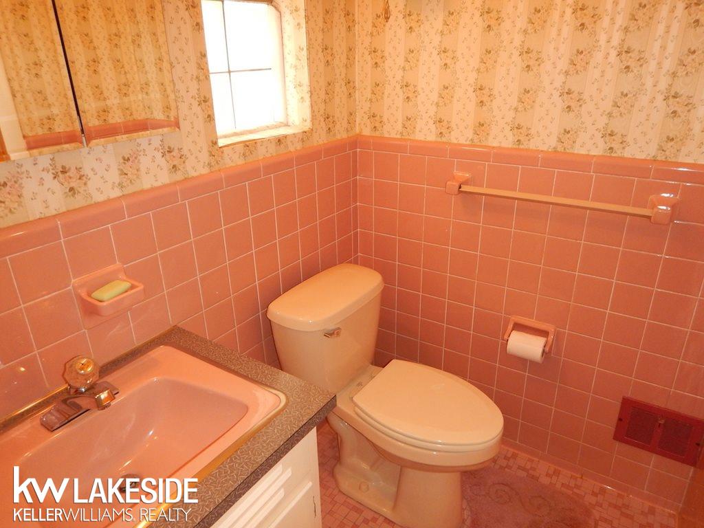 24860 Roxana Avenue Eastpointe, MI 48021 - Photo 18 of 22 31324241-17.JPG