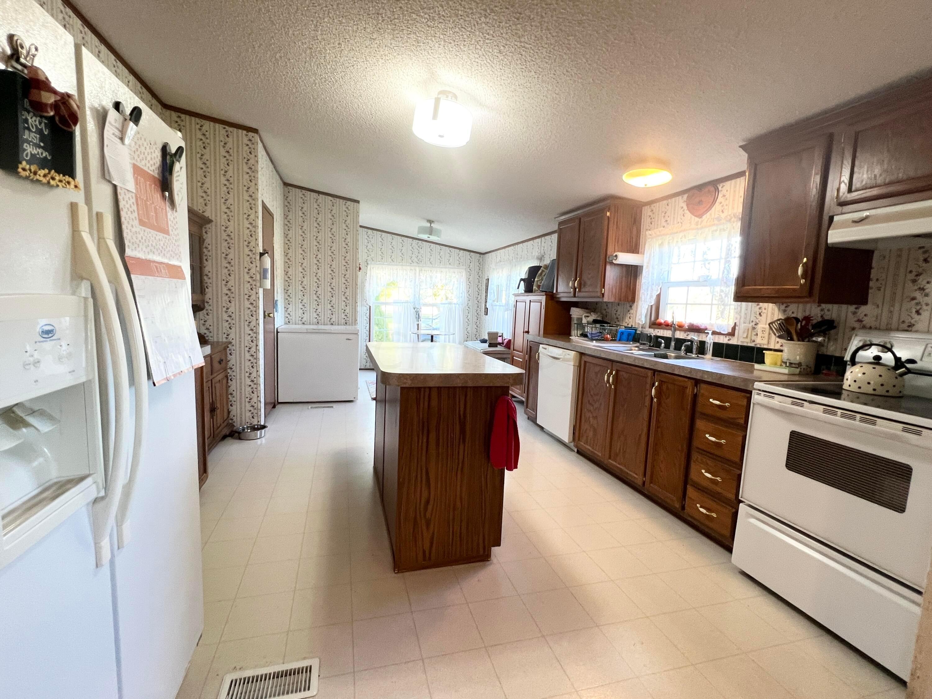 9575 Webb Summit Road Southeast Bremen, OH 43107 - Photo 2 of 21 Spacious Kitchen