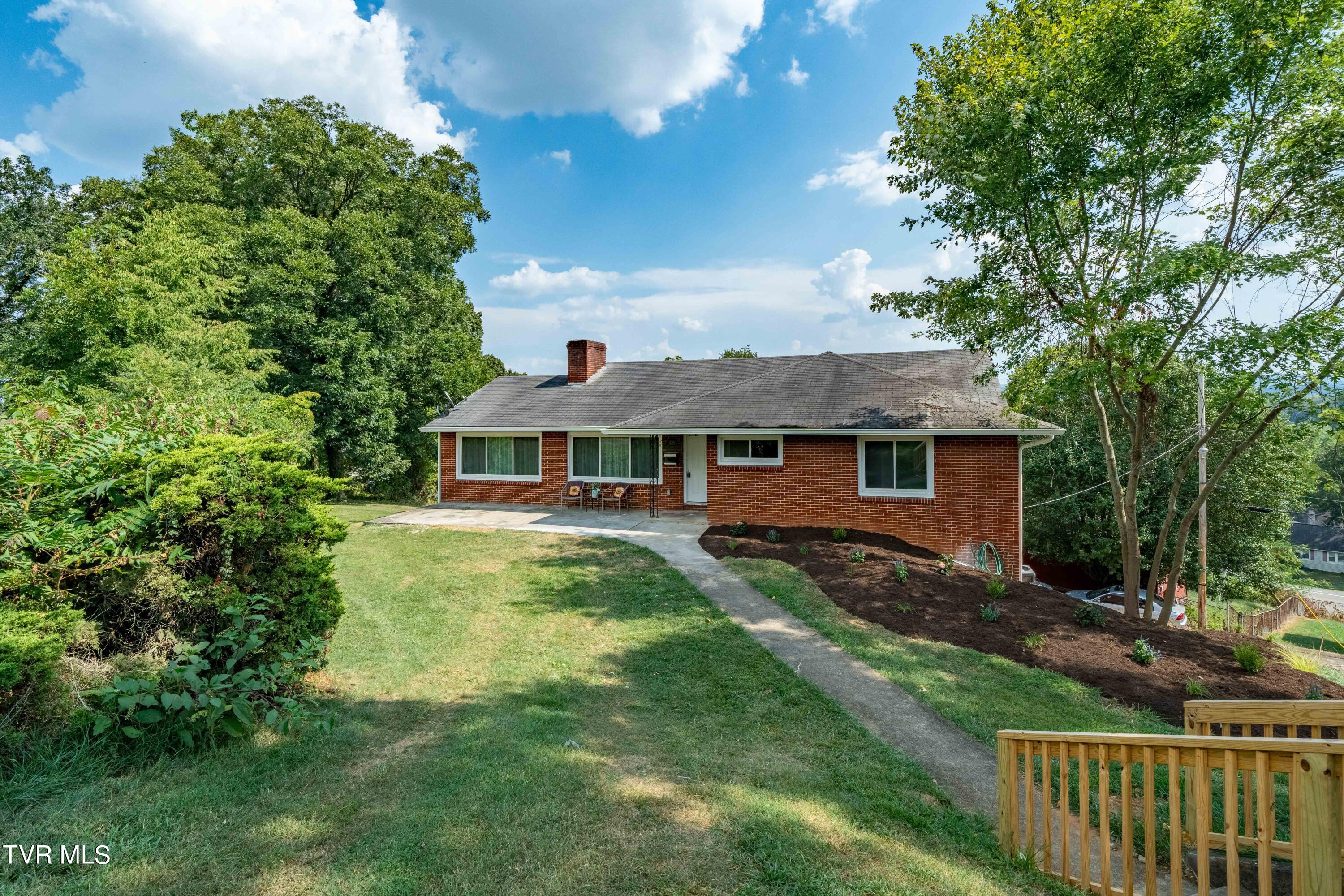 529 Bays View Road Kingsport, TN 37660 - Photo 1 of 52 529 Bays View Rd (3 of 52)
