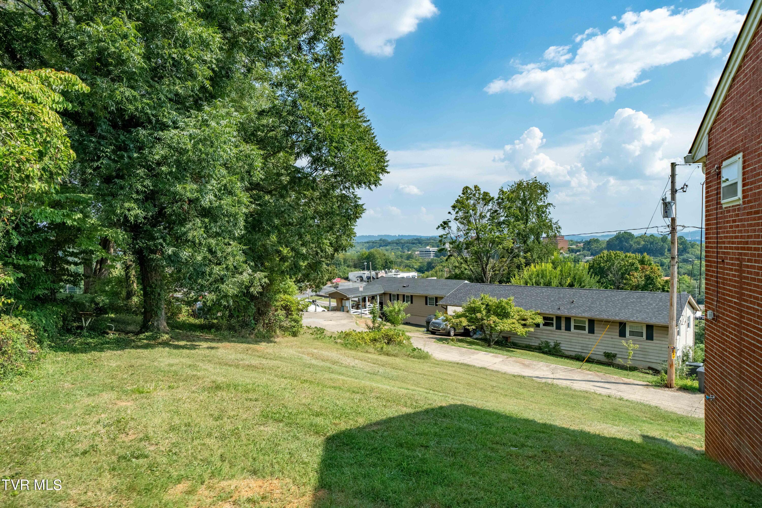529 Bays View Road Kingsport, TN 37660 - Photo 11 of 52 529 Bays View Rd (10 of 52)