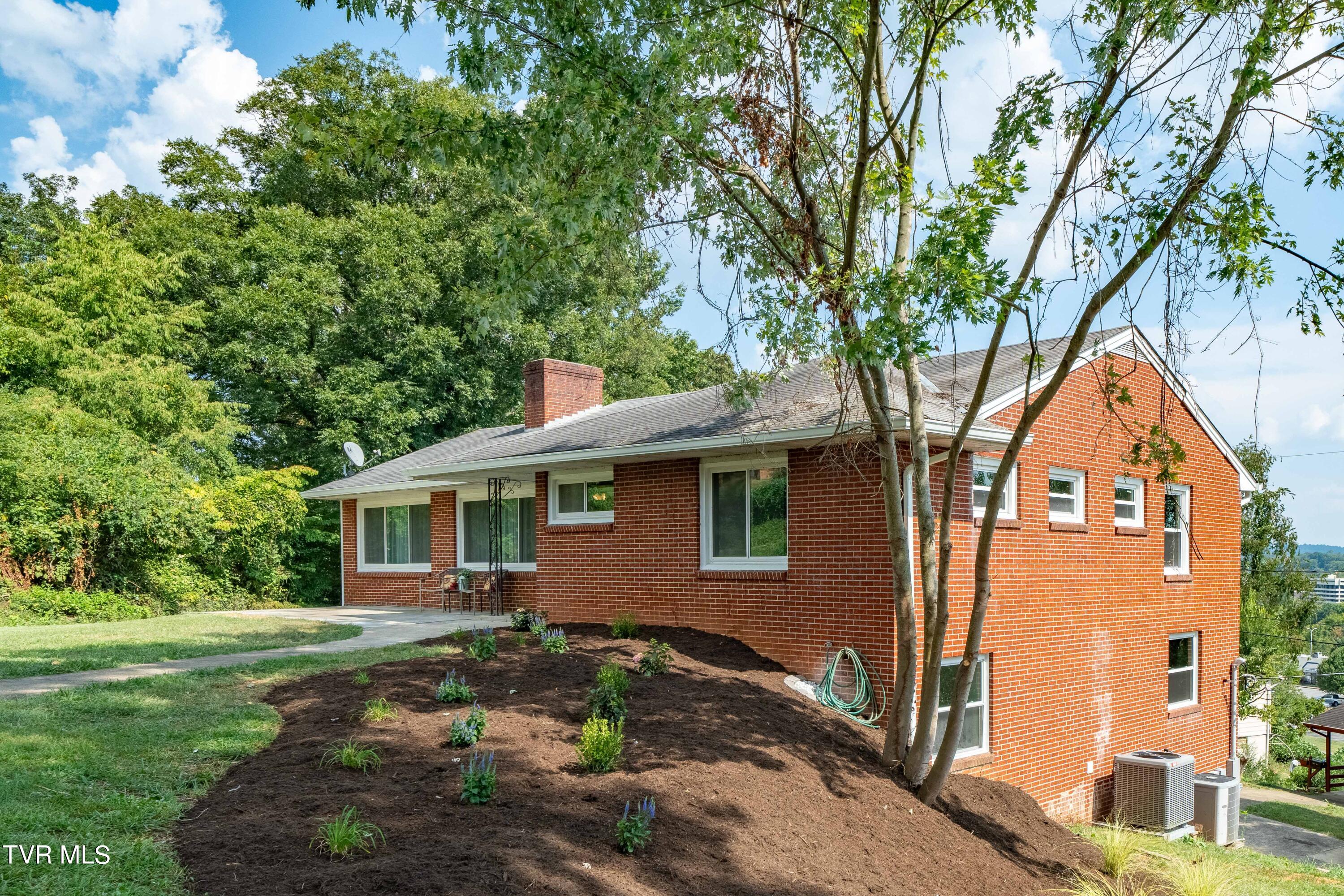 529 Bays View Road Kingsport, TN 37660 - Photo 18 of 52 529 Bays View Rd (17 of 52)
