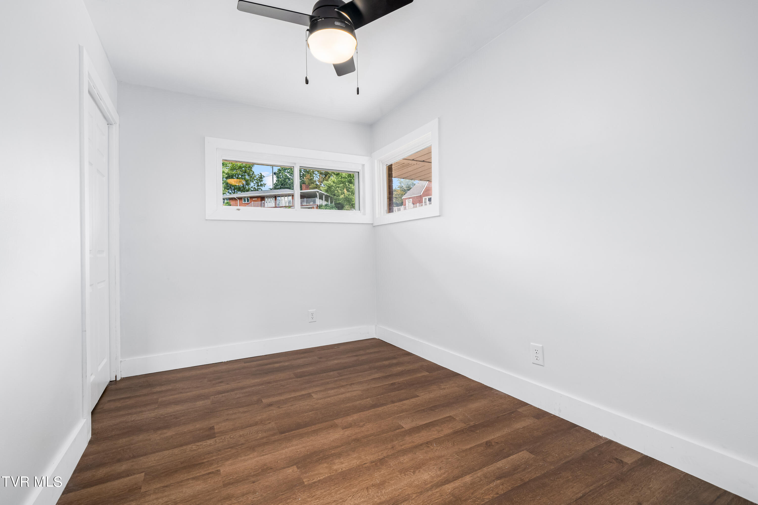 529 Bays View Road Kingsport, TN 37660 - Photo 32 of 52 529 Bays View Rd (31 of 52)