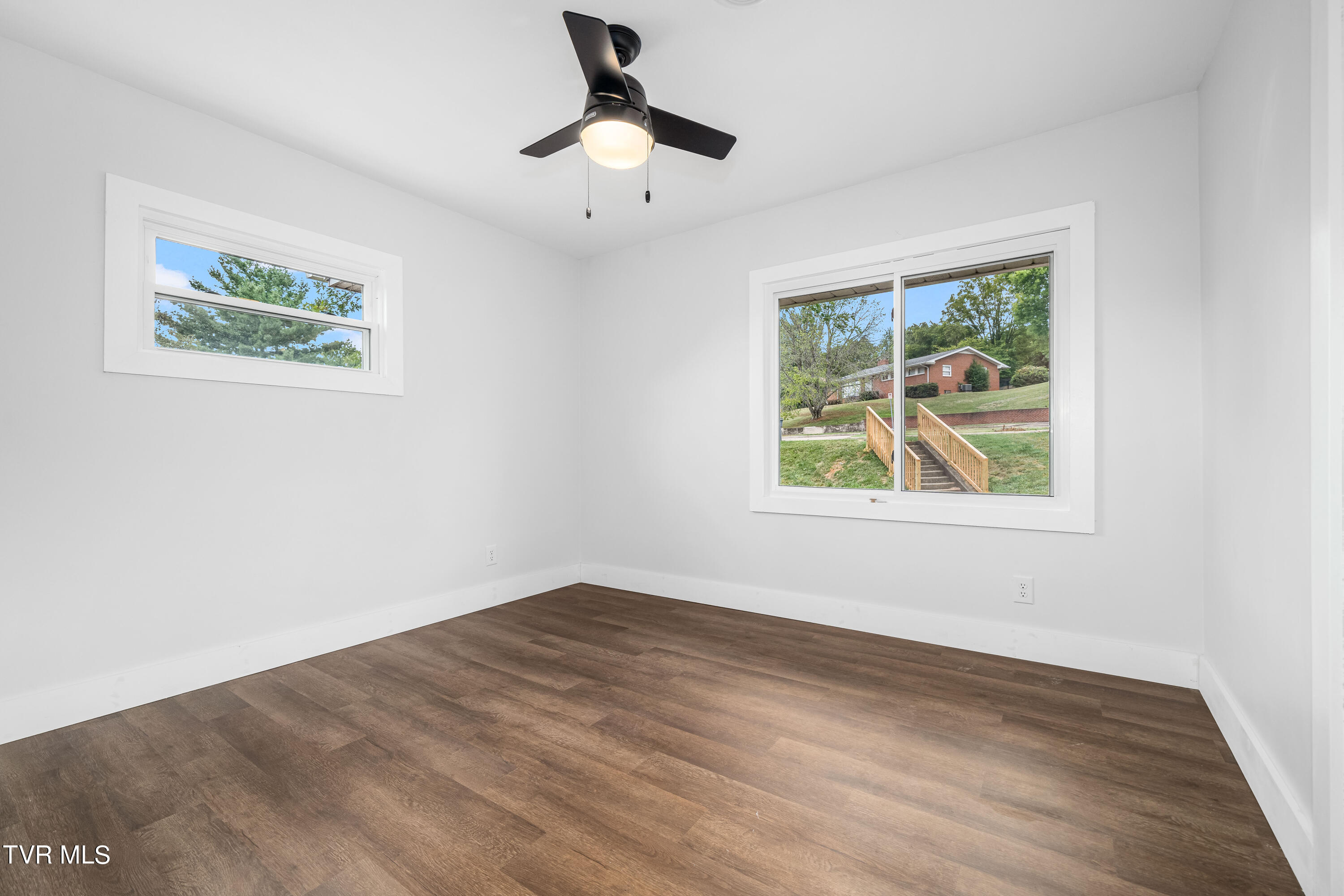 529 Bays View Road Kingsport, TN 37660 - Photo 35 of 52 529 Bays View Rd (34 of 52)