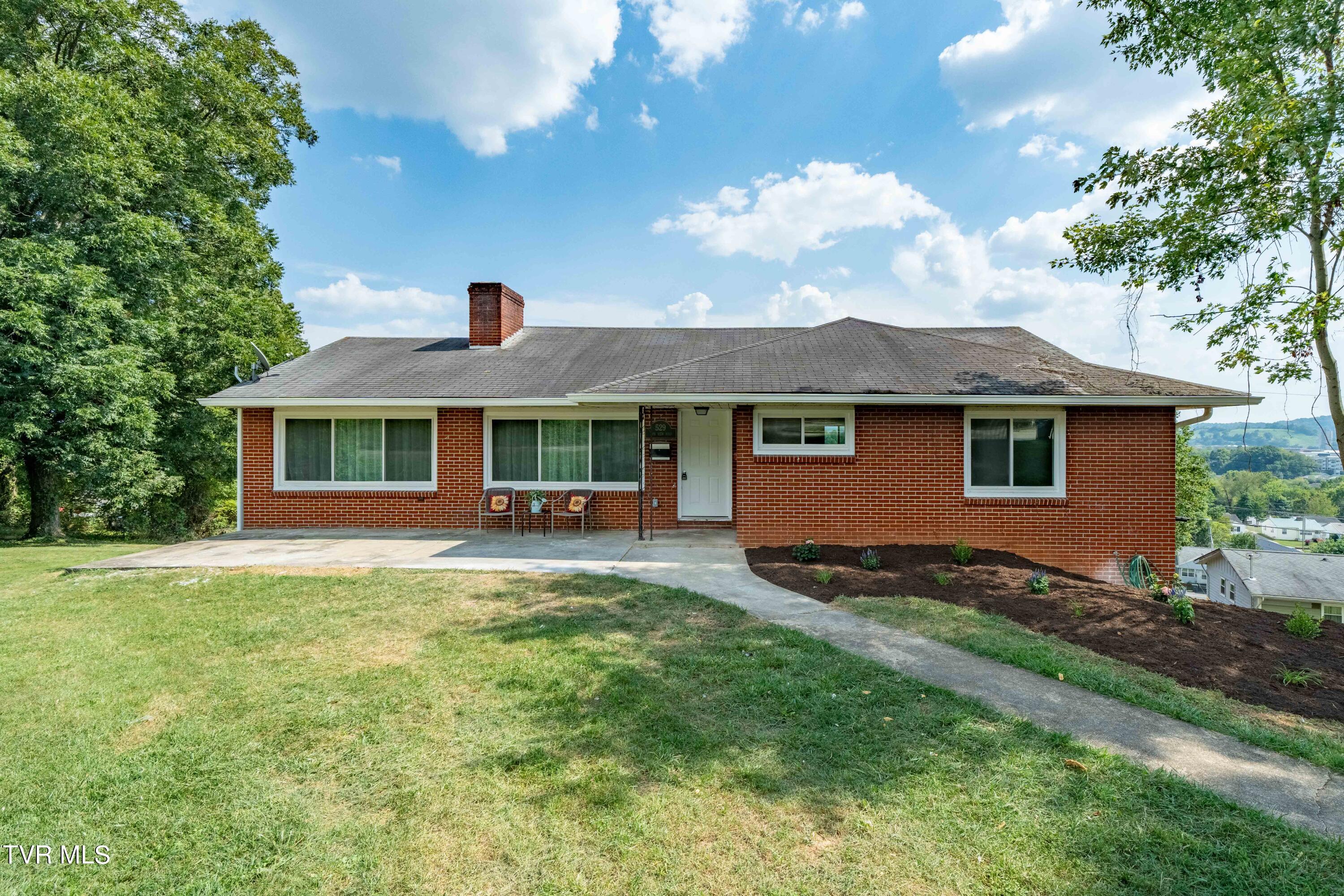 529 Bays View Road Kingsport, TN 37660 - Photo 5 of 52 529 Bays View Rd (4 of 52)