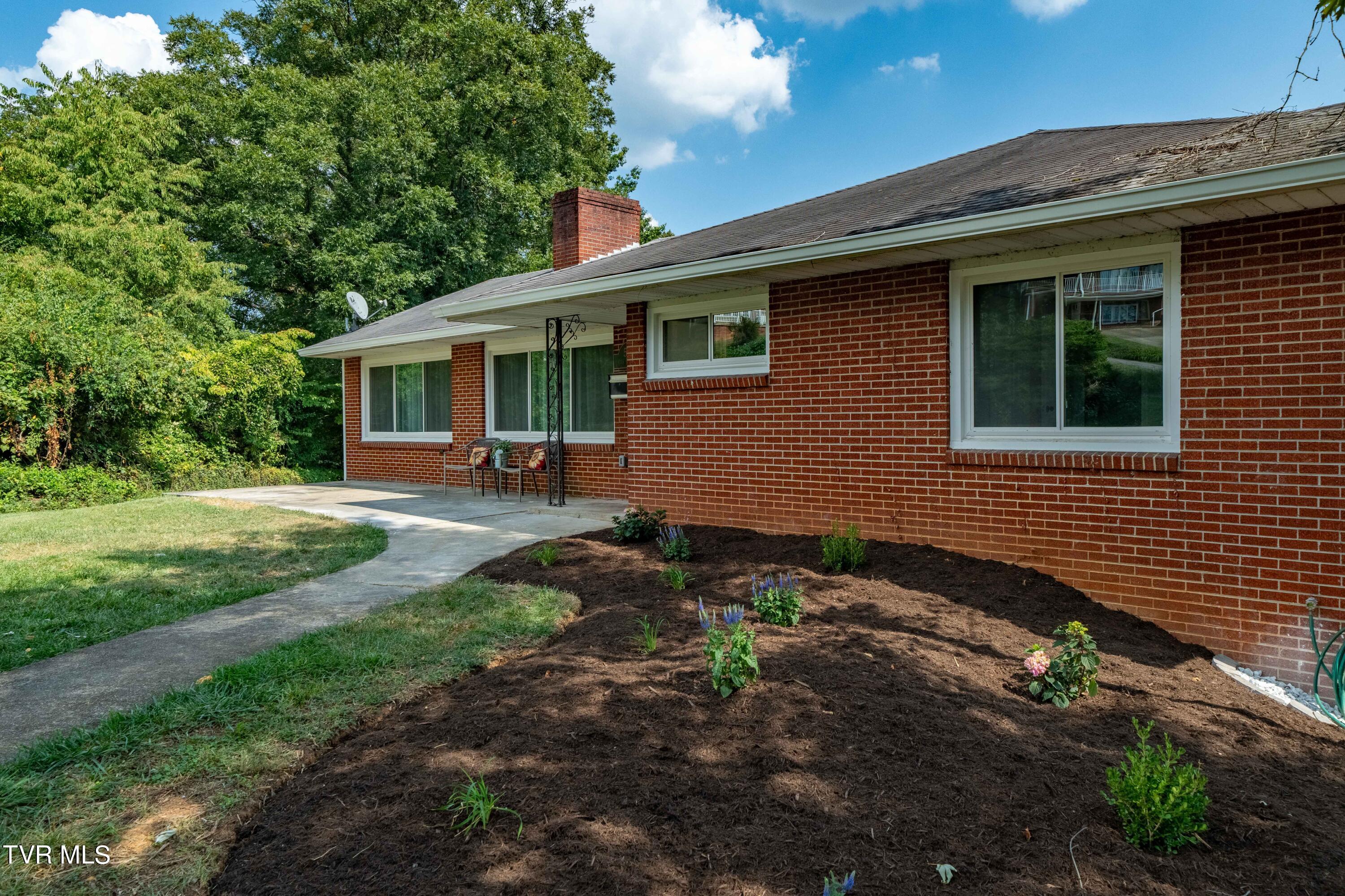 529 Bays View Road Kingsport, TN 37660 - Photo 6 of 52 529 Bays View Rd (5 of 52)