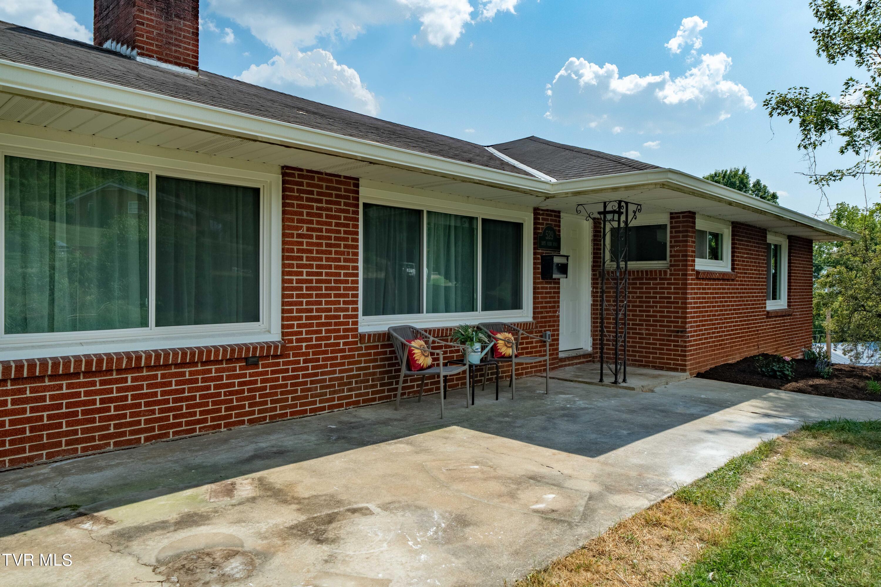 529 Bays View Road Kingsport, TN 37660 - Photo 8 of 52 529 Bays View Rd (7 of 52)