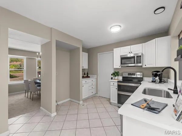 $425,000 | 1802 Chelmsford Drive, St. Louis, MO 63146