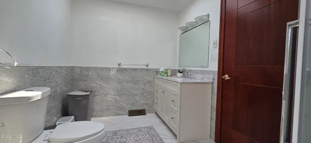 $449,900 | 16 Warwick Way, Niskayuna, NY 12309