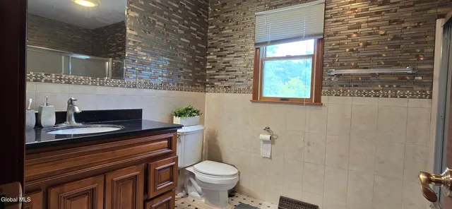 $449,900 | 16 Warwick Way, Niskayuna, NY 12309