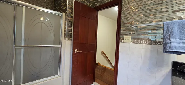 $449,900 | 16 Warwick Way, Niskayuna, NY 12309