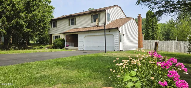 $449,900 | 16 Warwick Way, Niskayuna, NY 12309