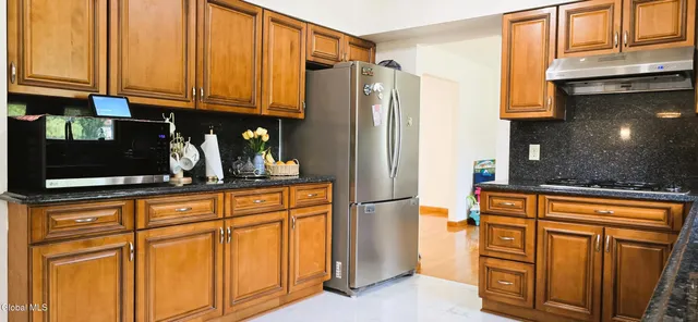 $449,900 | 16 Warwick Way, Niskayuna, NY 12309