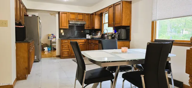 $449,900 | 16 Warwick Way, Niskayuna, NY 12309