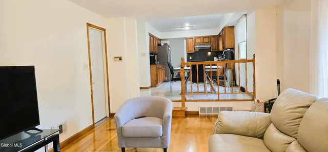 $449,900 | 16 Warwick Way, Niskayuna, NY 12309