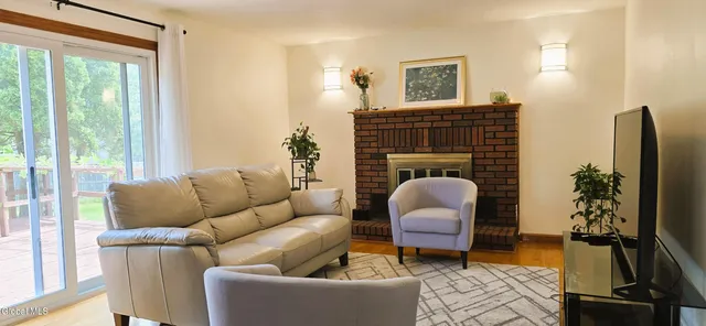 $449,900 | 16 Warwick Way, Niskayuna, NY 12309