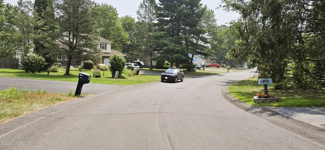 $449,900 | 16 Warwick Way, Niskayuna, NY 12309