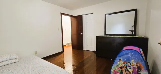 $449,900 | 16 Warwick Way, Niskayuna, NY 12309