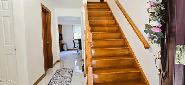 $449,900 | 16 Warwick Way, Niskayuna, NY 12309