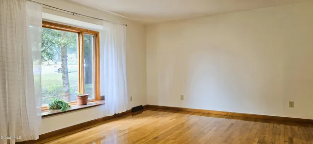 $449,900 | 16 Warwick Way, Niskayuna, NY 12309