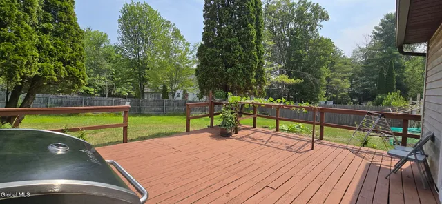 $449,900 | 16 Warwick Way, Niskayuna, NY 12309