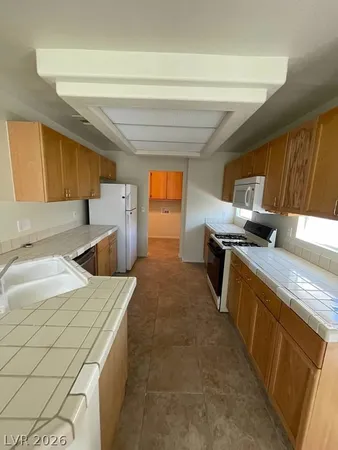 $1,725 | 8829 Cornwall Glen Avenue, Las Vegas, NV 89129