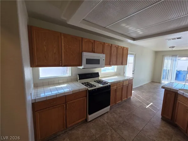 $1,725 | 8829 Cornwall Glen Avenue, Las Vegas, NV 89129