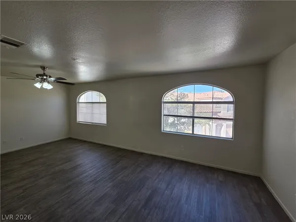 $1,725 | 8829 Cornwall Glen Avenue, Las Vegas, NV 89129