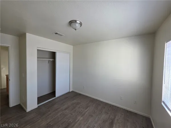 $1,725 | 8829 Cornwall Glen Avenue, Las Vegas, NV 89129