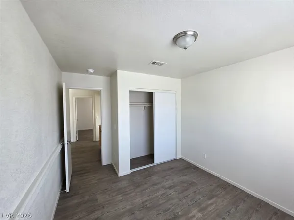 $1,725 | 8829 Cornwall Glen Avenue, Las Vegas, NV 89129