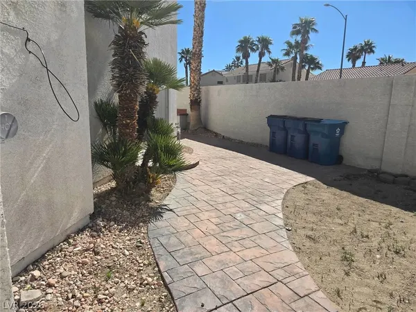 $1,725 | 8829 Cornwall Glen Avenue, Las Vegas, NV 89129