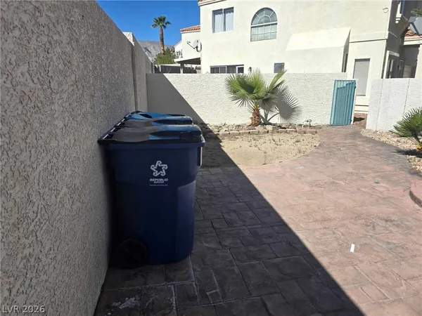 $1,725 | 8829 Cornwall Glen Avenue, Las Vegas, NV 89129