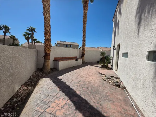 $1,725 | 8829 Cornwall Glen Avenue, Las Vegas, NV 89129