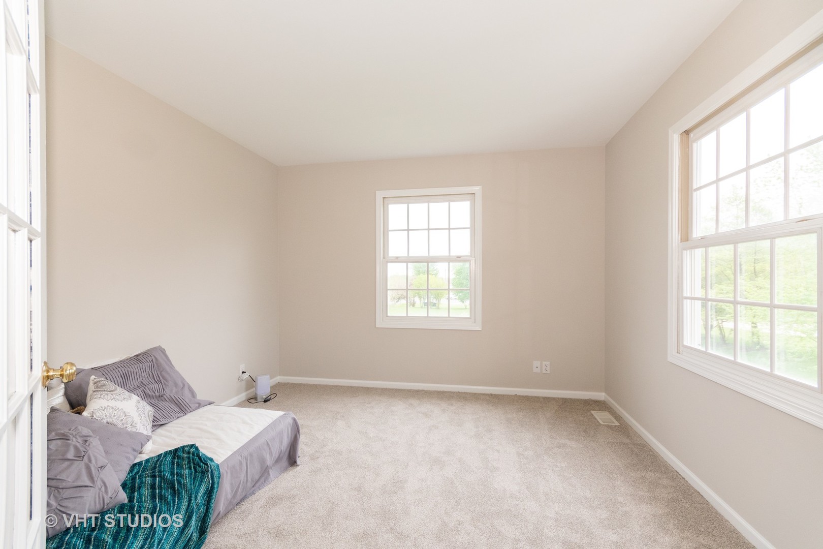 41W910 Verhaeghe Road St. Charles, IL 60175 - Photo 10 of 18 a living room with furniture and a window