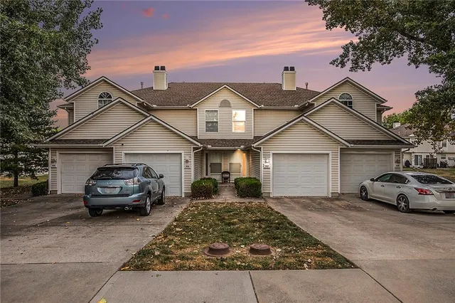 $199,900 | 1412 Southeast Lexington Avenue, Lee's Summit, MO 64081