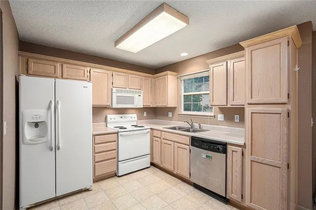 $199,900 | 1412 Southeast Lexington Avenue, Lee's Summit, MO 64081