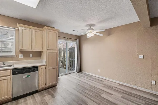 $199,900 | 1412 Southeast Lexington Avenue, Lee's Summit, MO 64081