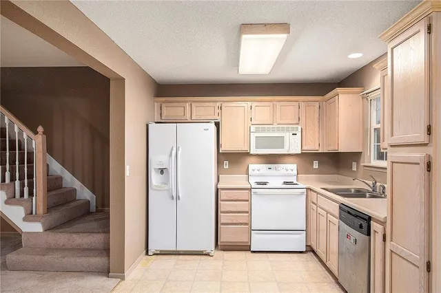 $199,900 | 1412 Southeast Lexington Avenue, Lee's Summit, MO 64081