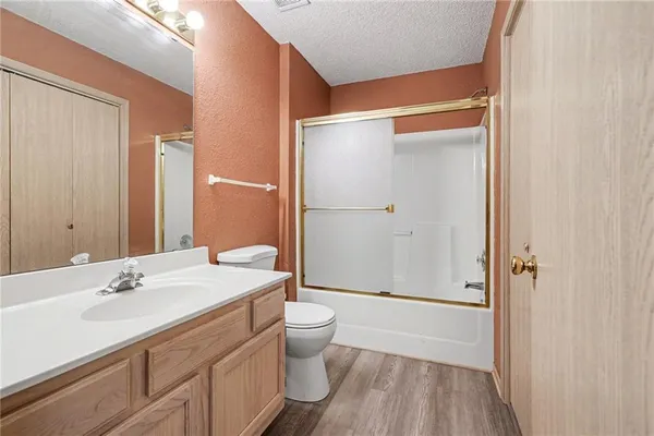 $199,900 | 1412 Southeast Lexington Avenue, Lee's Summit, MO 64081