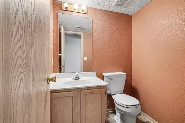 $199,900 | 1412 Southeast Lexington Avenue, Lee's Summit, MO 64081