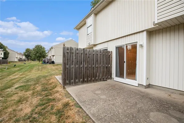 $199,900 | 1412 Southeast Lexington Avenue, Lee's Summit, MO 64081