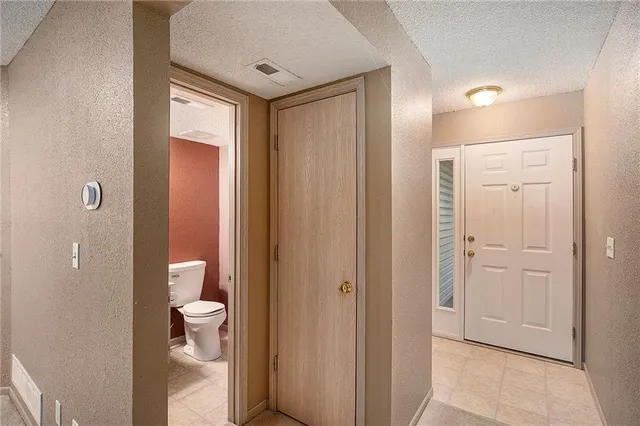 $199,900 | 1412 Southeast Lexington Avenue, Lee's Summit, MO 64081