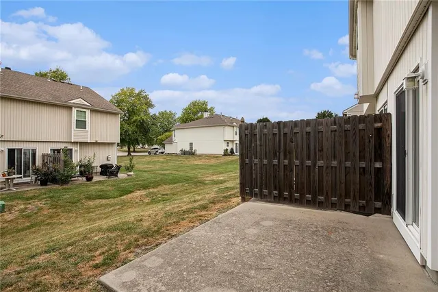 $199,900 | 1412 Southeast Lexington Avenue, Lee's Summit, MO 64081