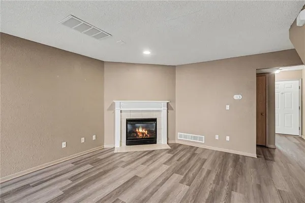 $199,900 | 1412 Southeast Lexington Avenue, Lee's Summit, MO 64081