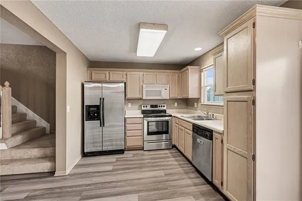 $199,900 | 1412 Southeast Lexington Avenue, Lee's Summit, MO 64081