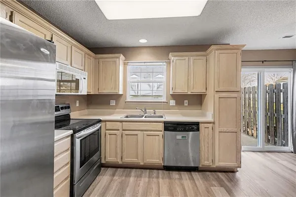 $199,900 | 1412 Southeast Lexington Avenue, Lee's Summit, MO 64081