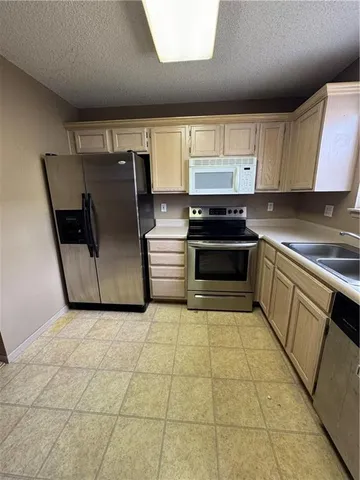 $199,900 | 1412 Southeast Lexington Avenue, Lee's Summit, MO 64081