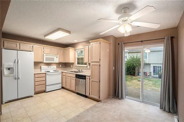 $199,900 | 1412 Southeast Lexington Avenue, Lee's Summit, MO 64081