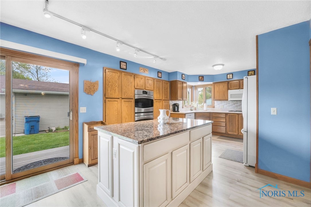 30272 Bates Road Perrysburg, OH 43551 - Photo 14 of 47 Gallery Image 14