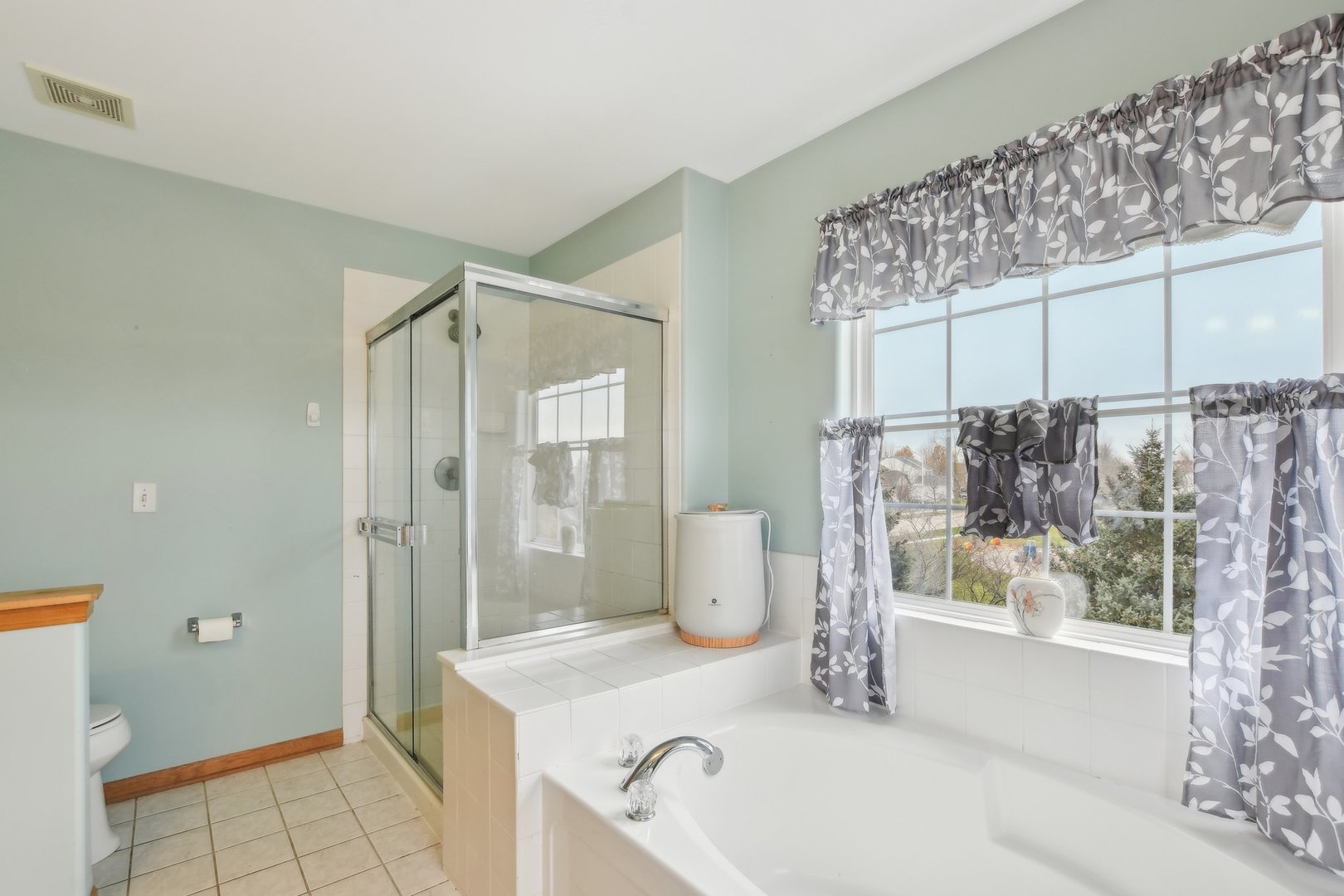 1608 Prairieview Boulevard Bolingbrook, IL 60490 - Photo 29 of 55 a bathroom with a tub a mirror and a shower